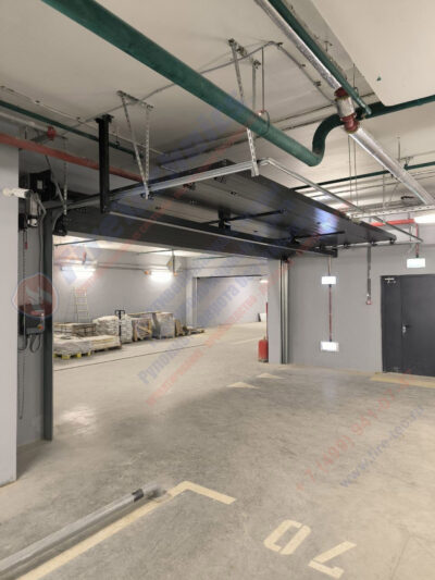 Секционные противопожарные ворота FireTechnics-S EI60 без калитки в паркинге ЖК